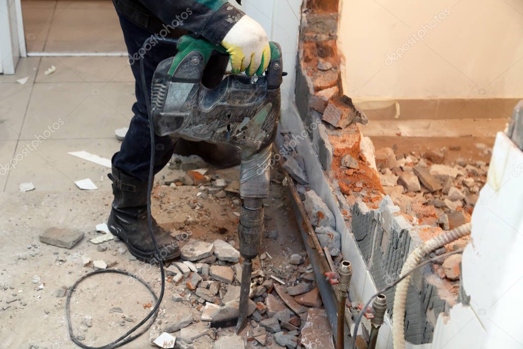 Демонтажные работы с вывозом мусора